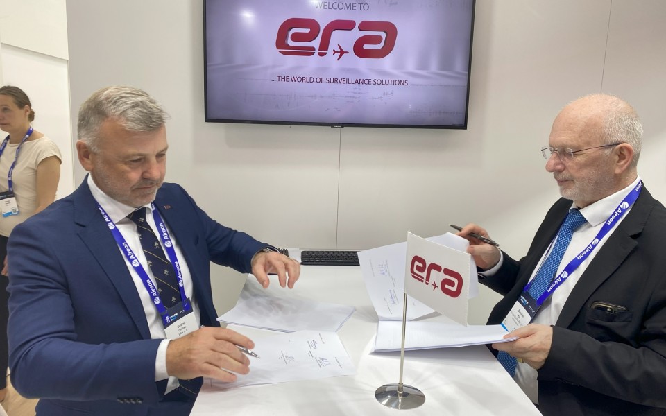 ERA dodá první celoplošný systém do Maďarska. Smlouvu s HungaroControlem podepsala na výstavě Airspace World
