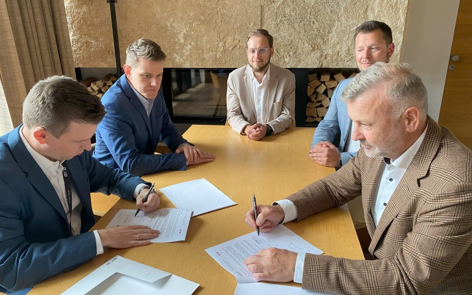 Airbus signs partnership agreement with ERA