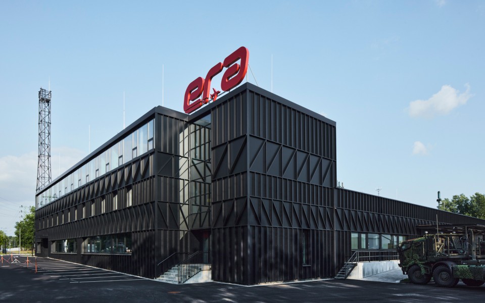 ERA mez finalisty architektonické soutěže. Boduje s budovou výroby