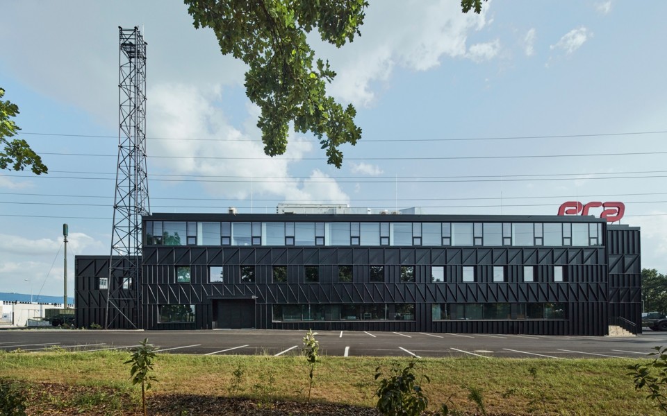 ERA mezi finalisty architektonické soutěže. Boduje s budovou výroby